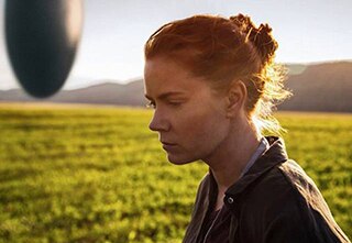 5. First look at Amy Adams and Jeremy Renner in Arrival
