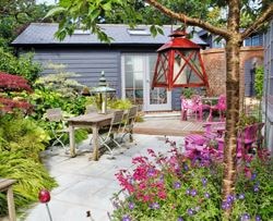 SEE MORE STYLISH GARDENS 